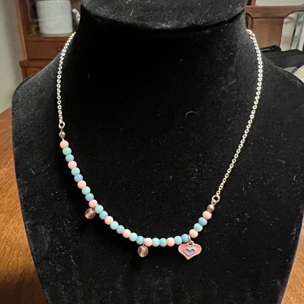 🤩 $5 SALE! 🤩 Claire’s pink and green beaded necklace with heart charm